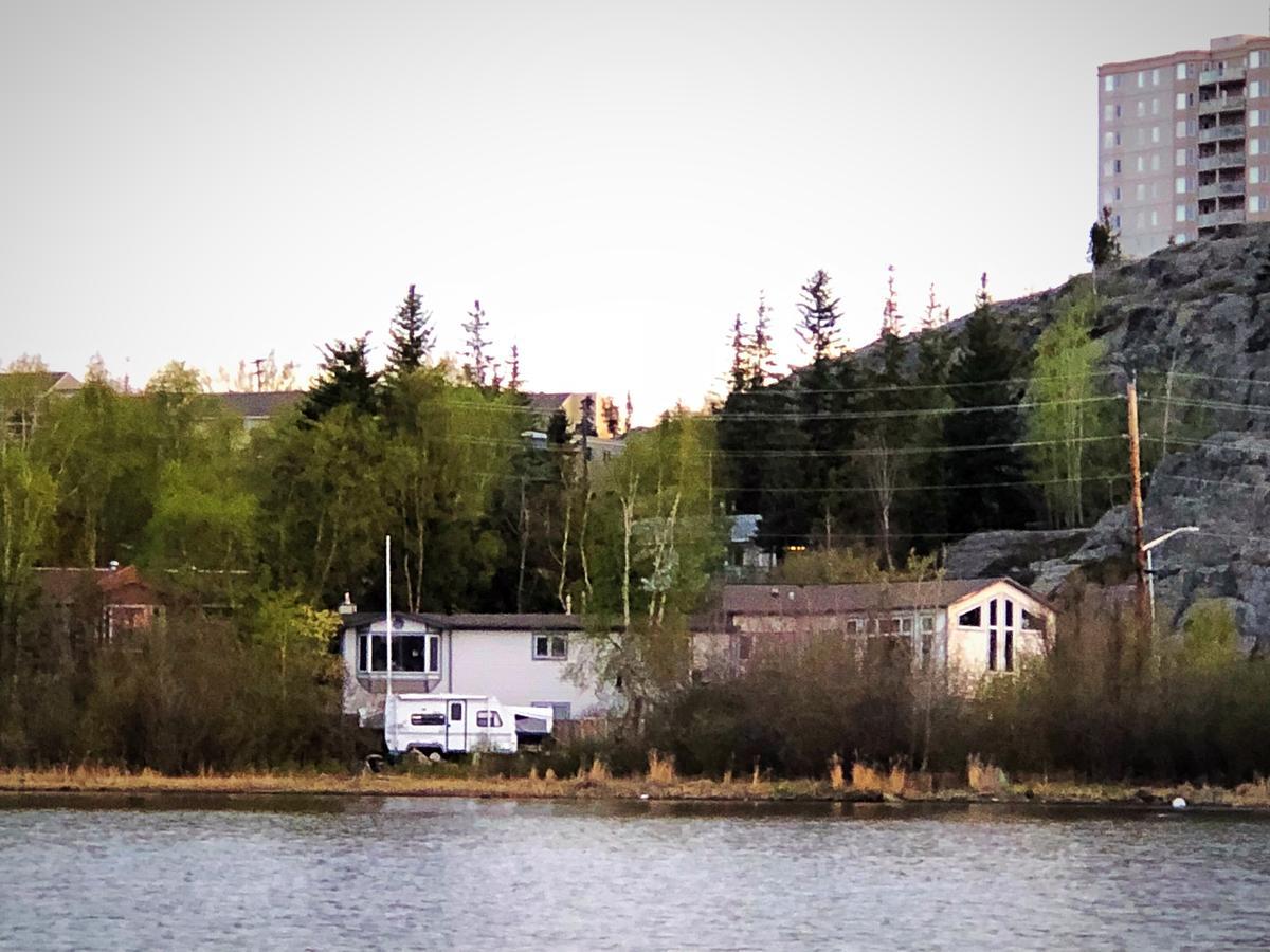 Bed and Breakfast Mabuhay Lakeside Manor Yellowknife Zewnętrze zdjęcie